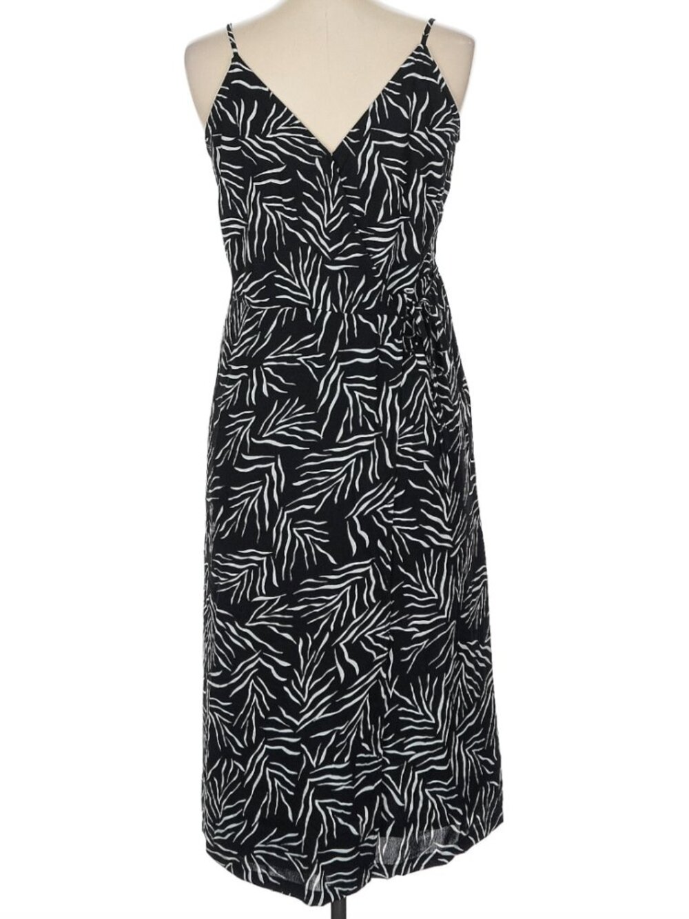 CLOSET CLOSEOUT SALE - Nine West Women's Black & Off White Slip Dress